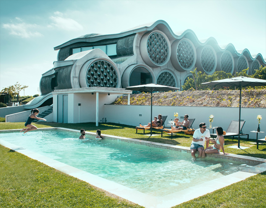 Bazén u hotelu Mastinell