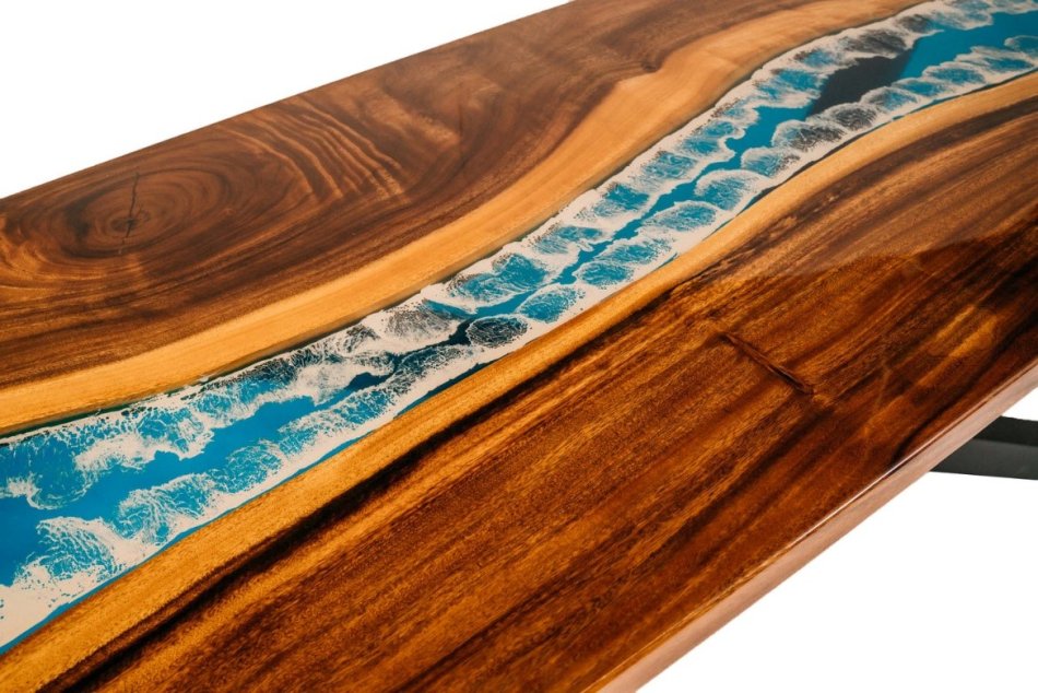 designový stůl z epoxidu