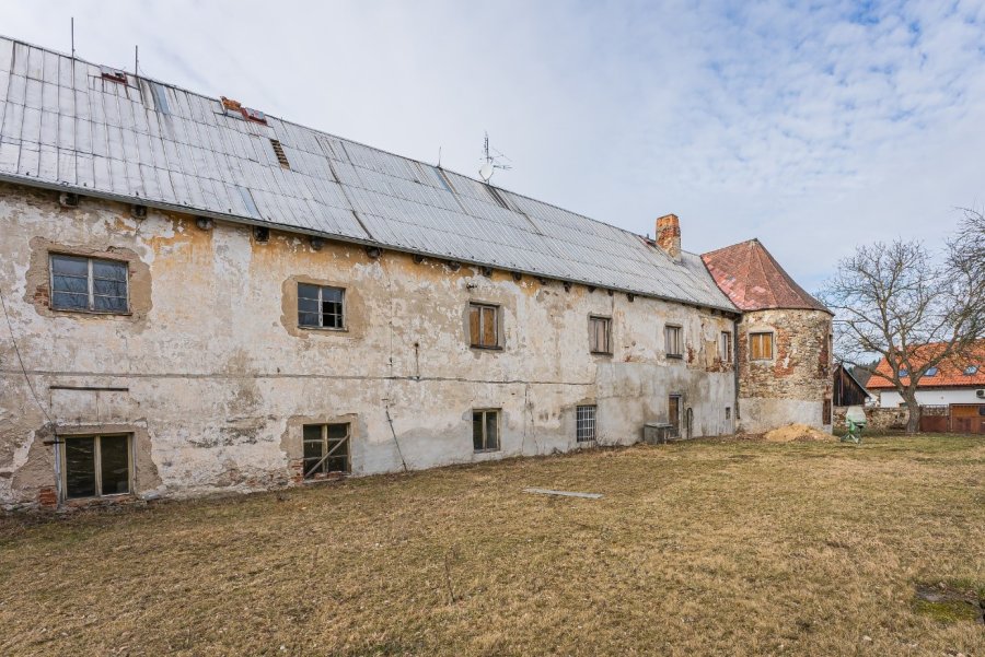 Středověká tvrz Jistebnice
