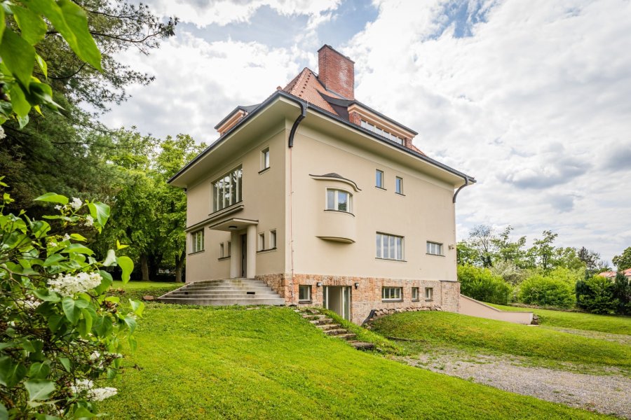 historic villa in Dobřichovice