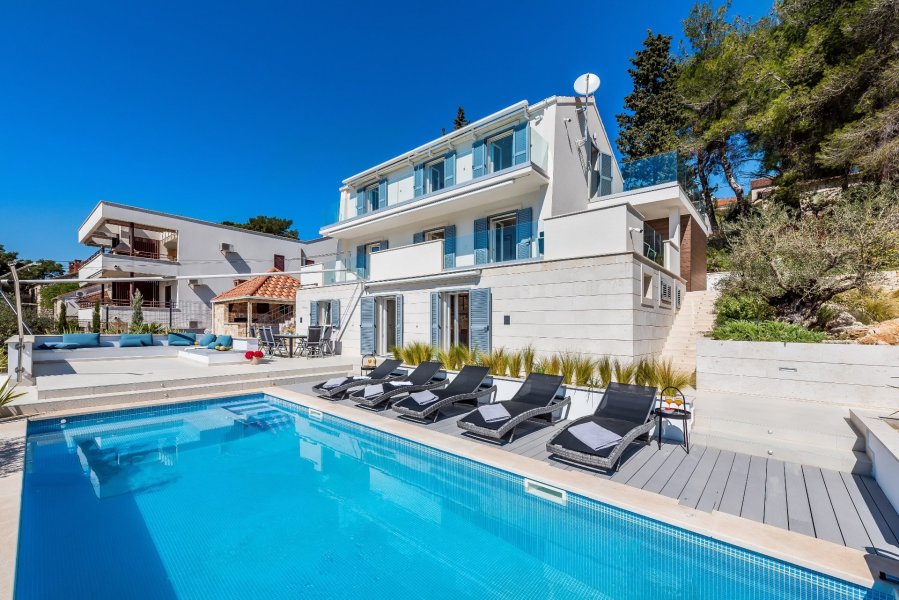 luxusní vila s bazénem v Chorvatsku