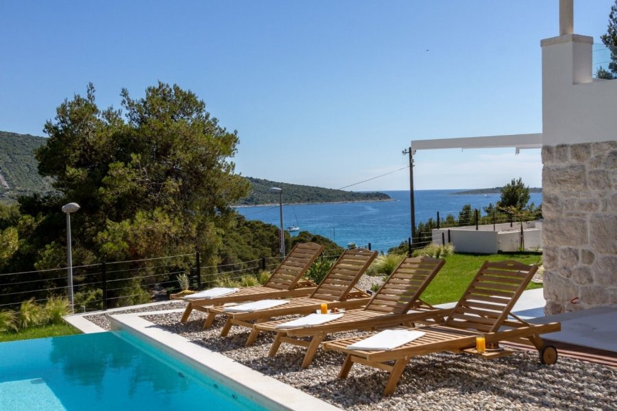 kamenná vila v Prištenu