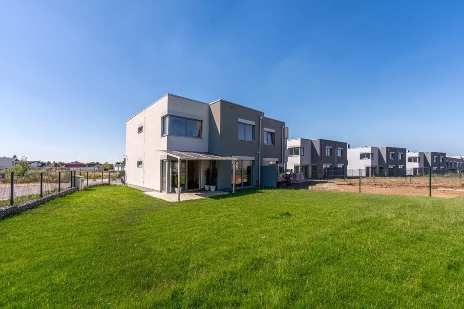 Nová Chýně, Praha-západ