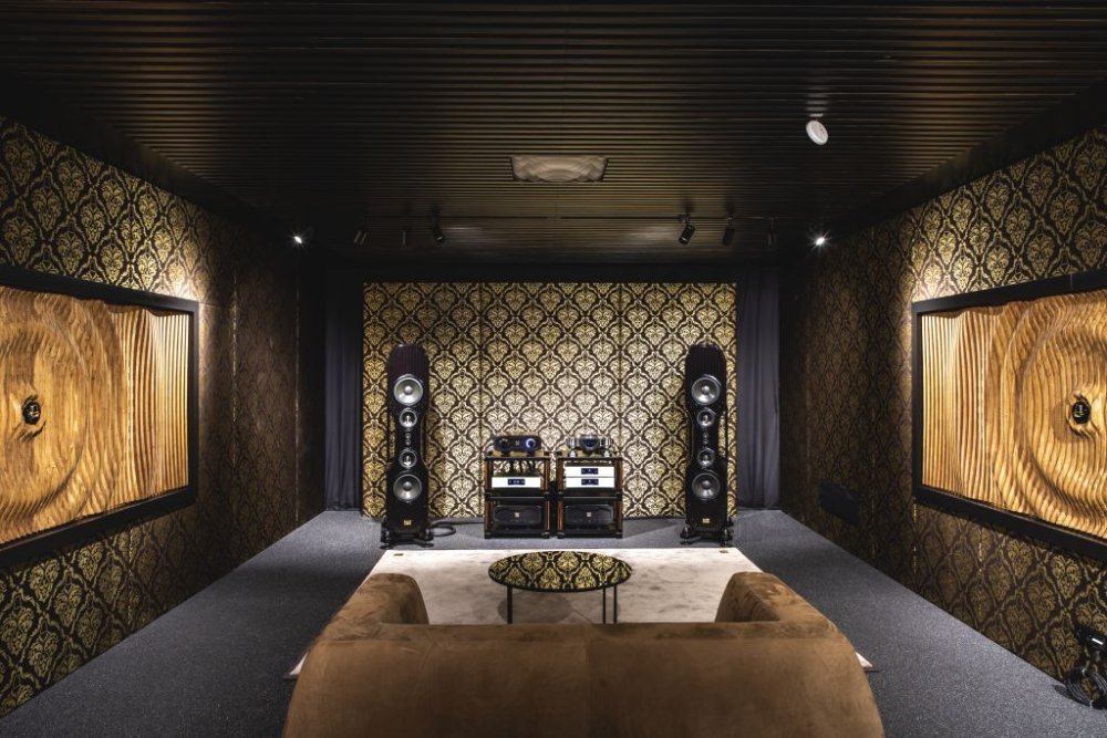 A unique VOIX showroom with luxury audio equipment was created in the Prague center