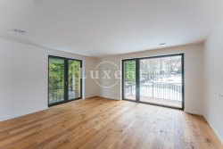 světlý obývací pokoj