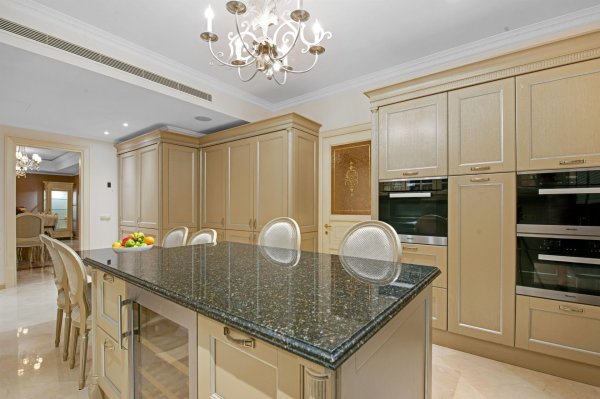 vestavěné skříně 