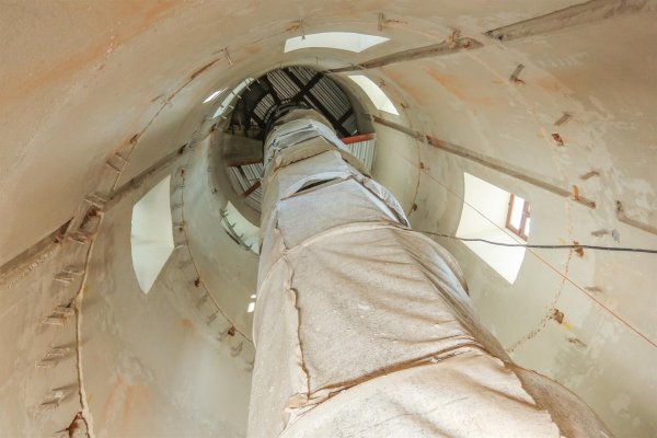 stavba proskleného výtahu