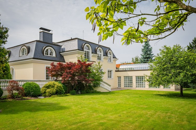 Sale of a stunning 7+kt villa on a plot of 4,393 sqm, Průhonice