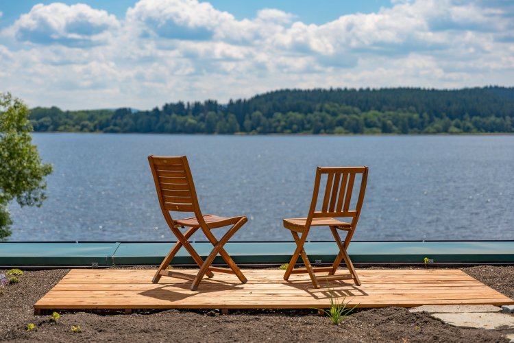 Sale of a family house with an adjoining building, 5+kt/T, 156 m², plot 1,810 m² on the shore of Lipno – Jenišov, Horní Planá