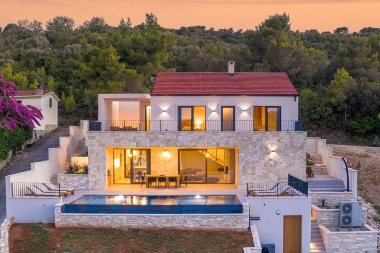 Sale of a unique villa, 294 m², on a plot of 760 m², Veli Iž, Croatia