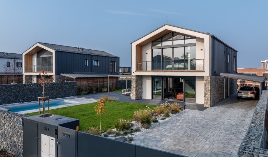 For sale a luxury family house 6+kt/T/L/P, 297 sqm, on a plot of 922 sqm, Prague-east, Předboj