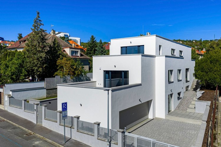Sale of a luxury villa 6+kt/T/GS, 672 sqm on a plot of 972 sqm, Prague 5 - Homolka