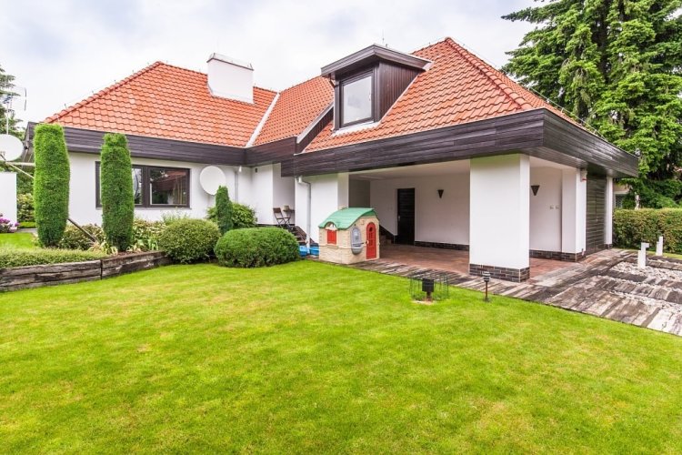 Rent of a spacious family house 7+1, 417 sqm, on a plot of 1180 sqm, Prague - Kunratice