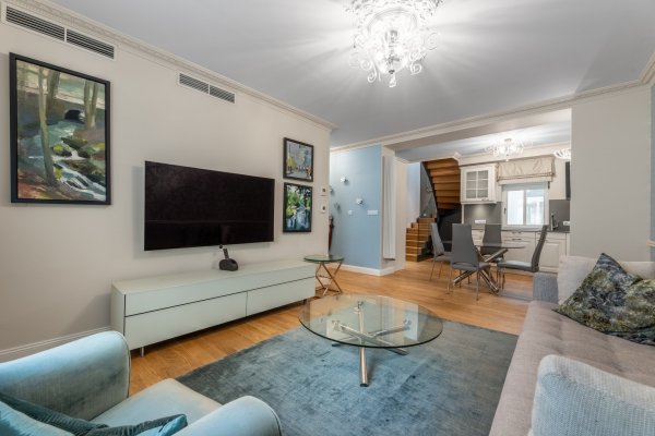 sezení a schody do podkroví